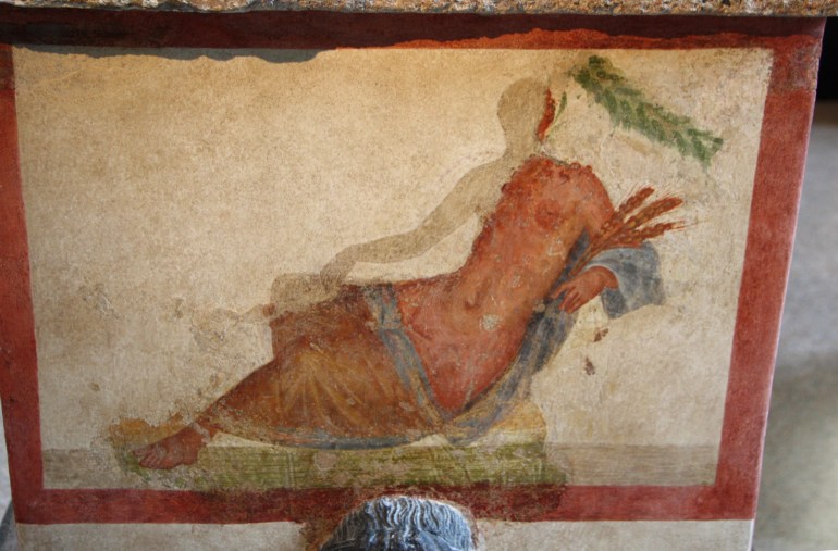 0705_-_Museo_archeologico_di_Milano_-_Cerere_-_Ara_dipinta_(sec._I-II_d.C.)_-_Foto_di_Giovanni_Dall'Orto,_13-Mar-2012